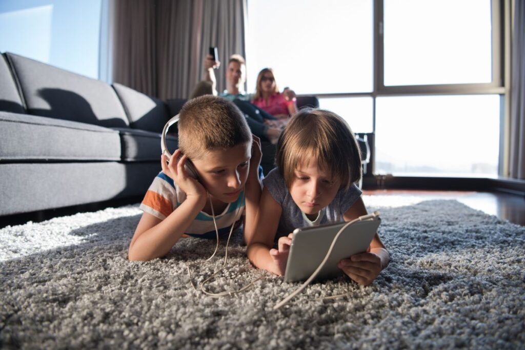 Navigating Screen Time: Finding a Healthy Balance for Your Kids